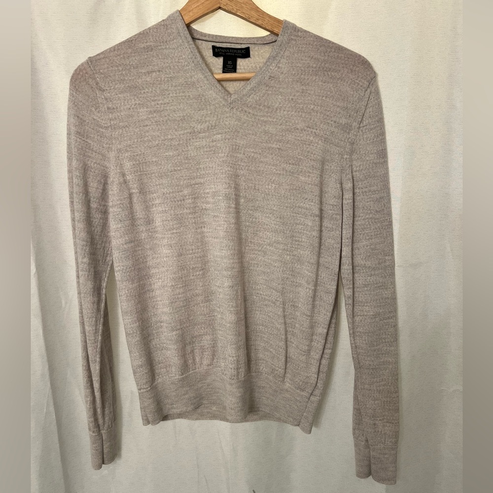 Men’s Banana Republic 100% Extra Fine Merino Wool V-neck sweater